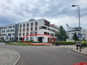 Lokal usługowy 113 m2 z witrynami, widoczny z ulicy