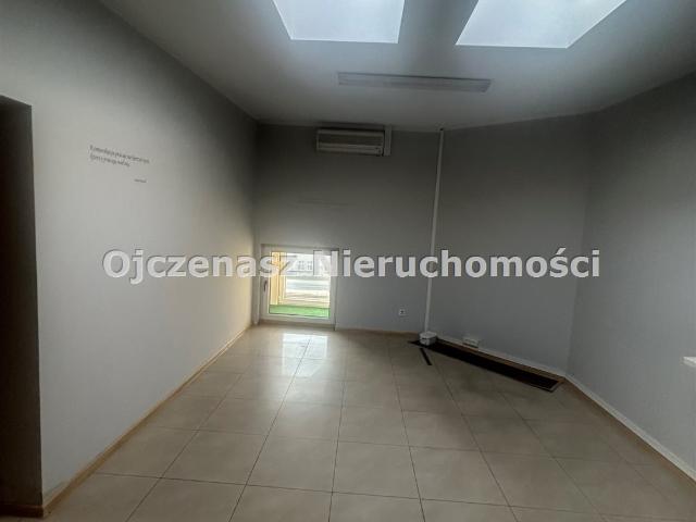 Zapraszam do wynajmu lokalu 17 m² z dużym parkingiem