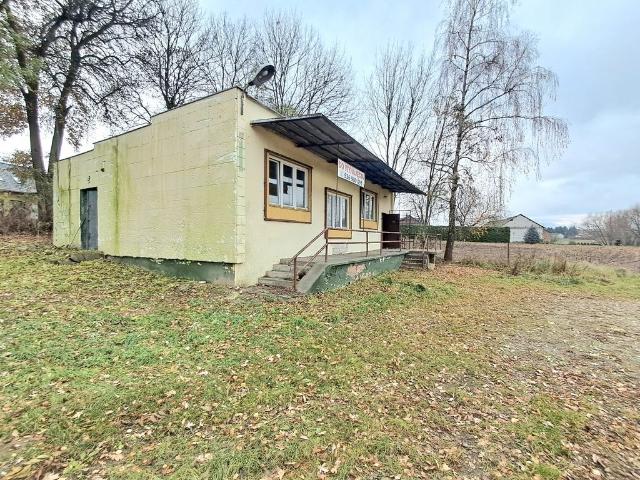 Lokal usługowy 140m2 z dużym parkingiem, adaptacja na mieszkanie