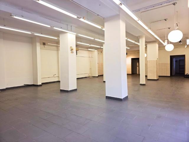 Na wynajem przestronny lokal usługowy 200 m² z klimatyzacją