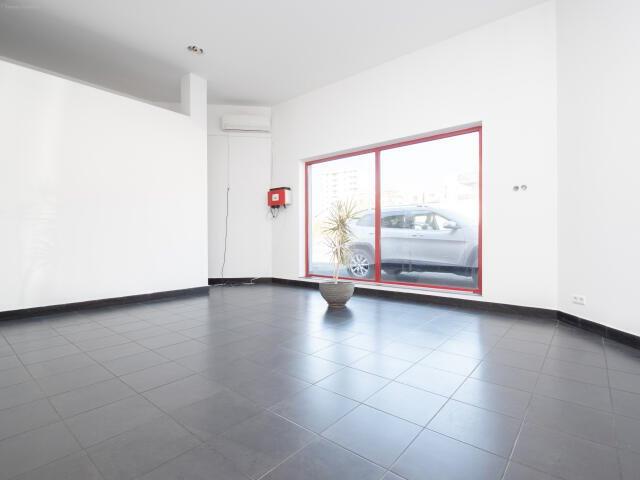 Lokal usługowy 200 m² w Krakowie blisko komunikacji