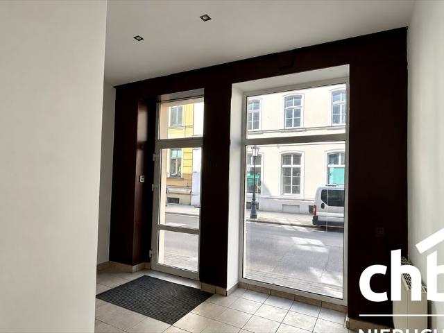 Lokal usługowy 30,9 m² z witryną, parter, centrum