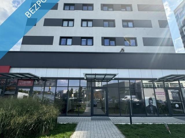 Lokal usługowy 34 m² w Warszawie blisko centrum handlowego