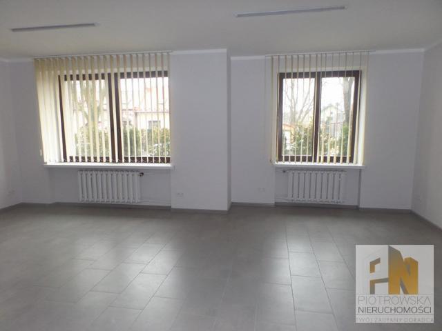 Lokal usługowy 36 m² z parkingiem, po remoncie