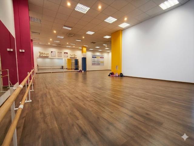 Lokal usługowy 376 m² z parkingiem i szybkim wejściem zapraszam