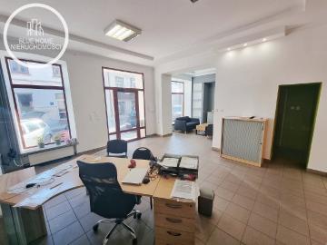 Lokal usługowy w centrum Chełma z dużą witryną