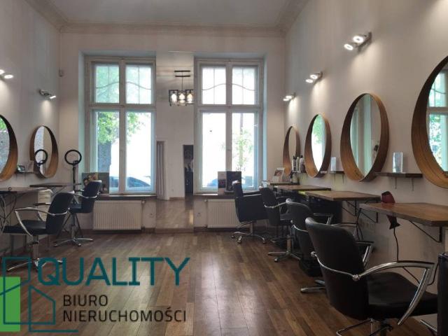 Lokal usługowy z dochodowym salonem beauty w centrum