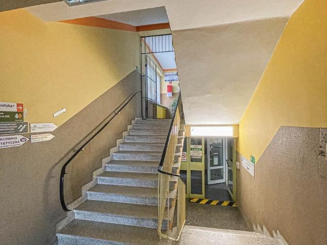 Lokal usługowy do remontu 26,6 m² z parkingiem polecam