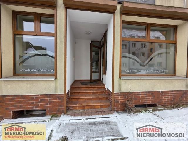 Lokal usługowy po remoncie, witryny, parking, 71 m² polecam