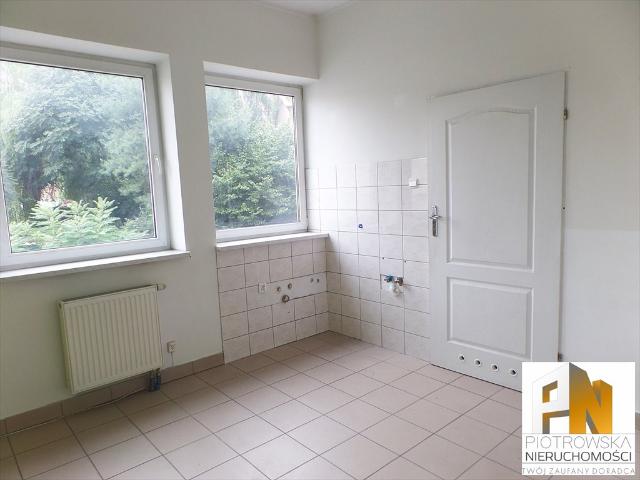 Lokal biurowy 16 m² z WC i ogrzewaniem gazowym