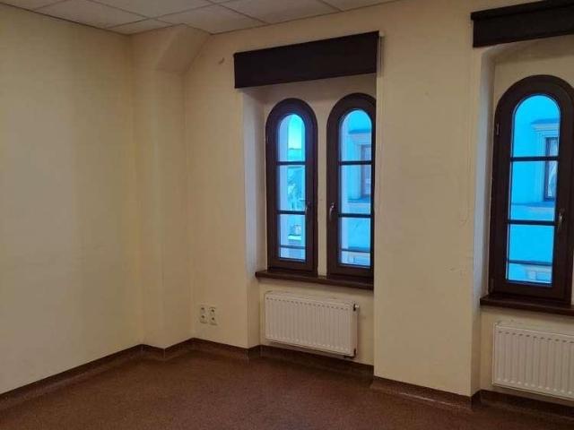 Lokal biurowy 19,6 m² w centrum Dzierżoniowa polecam