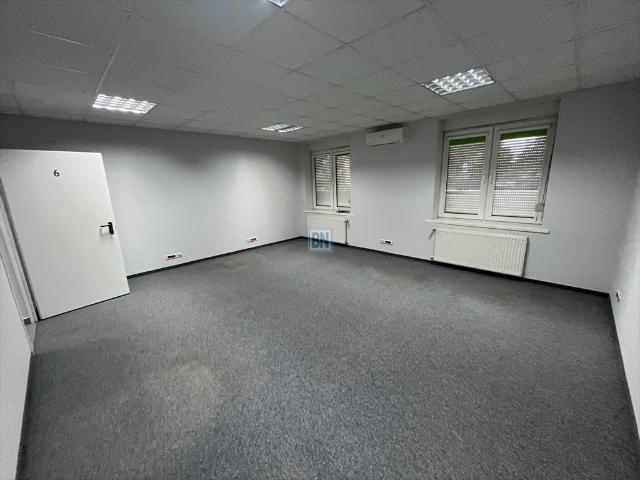 Lokal biurowy 27,3 m² z klimatyzacją polecam