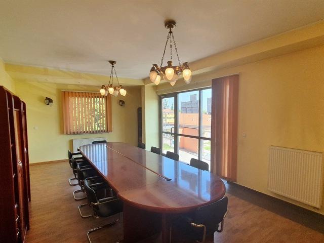 Zapraszam do biura 239 m² w centrum Knurowa, klimatyzacja
