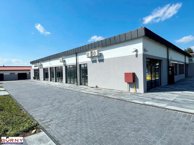 Lokal handlowo usługowy 24 m² z witrynami i parkingiem