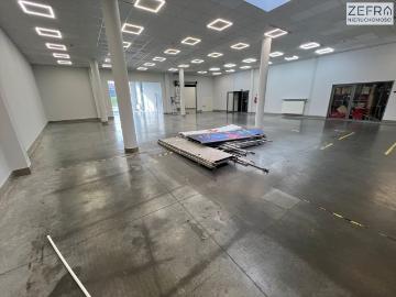 Lokal handlowo usługowy 373 m² z witrynami i dużym parkingiem