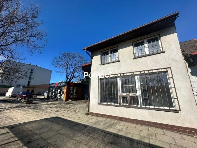 Lokal handlowy 67 m2 z witrynami, parking, remont!