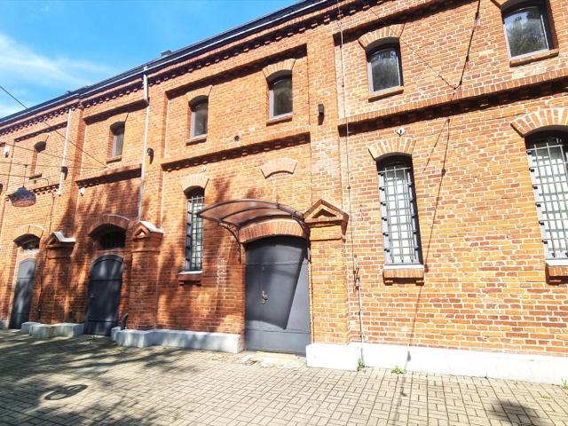 Lokal loftowy 298 m² z 2 wejściami, parkingiem polecam!