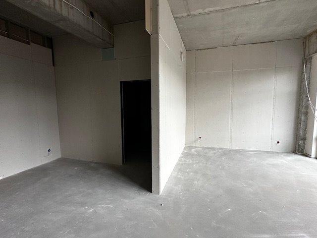 Lokal medyczny 450 m² z windą, witrynami i parkingiem