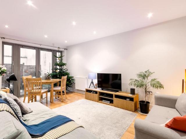 Lord Raglan Court, De Beauvoir Town. 1 bed flat to rent £2,300 pcm £531 pw