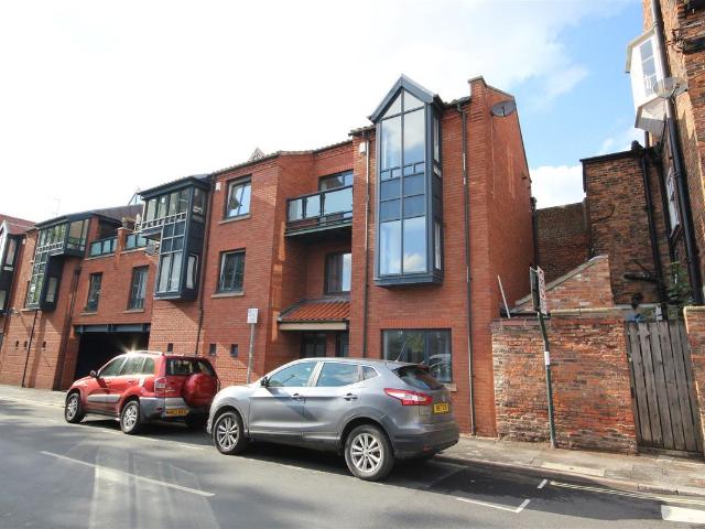 Lord Roberts Road, Beverley HU17, 3 bed property to rent, £925 pcm | PrimeLocation