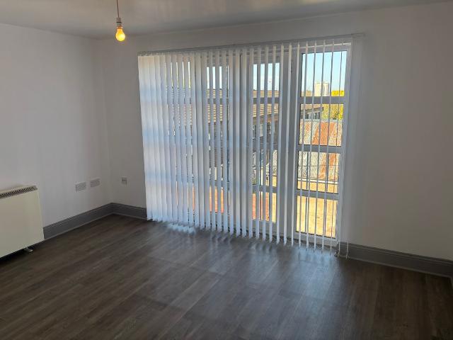 Lord Street, Wirral CH41, 2 bed flat to rent, £750 pcm | PrimeLocation