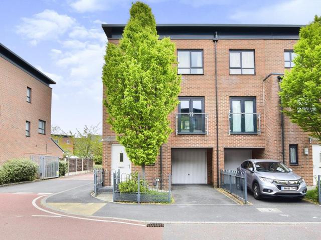 Lord Street, M7 4 bed house to rent £2,300 pcm £531 pw
