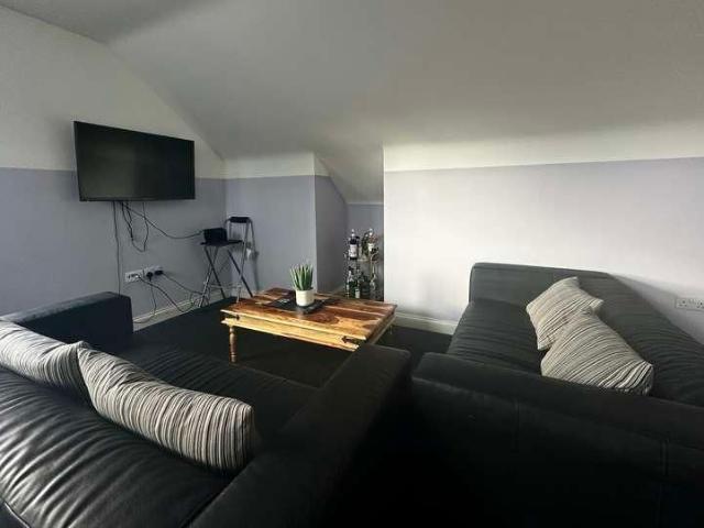 Lord Tennyson / Bed & Bath / Ensuites / Sept, LN1