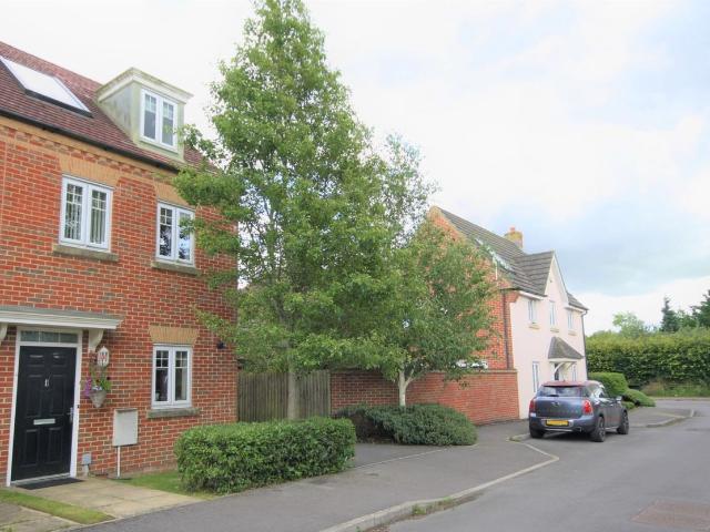 Lords Close, Wroughton SN4, 3 bed semi detached house to rent, £1,550 pcm | PrimeLocation
