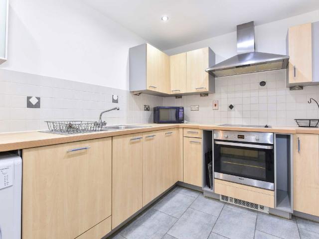 Lordship Lane, Dulwich SE22, 2 bed flat to rent, £2,050 pcm | PrimeLocation