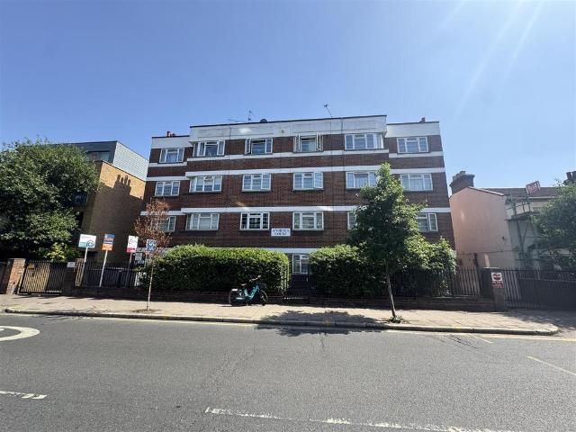 Lordship Lane, London N22 2 bed flat to rent £1,900 pcm £438 pw