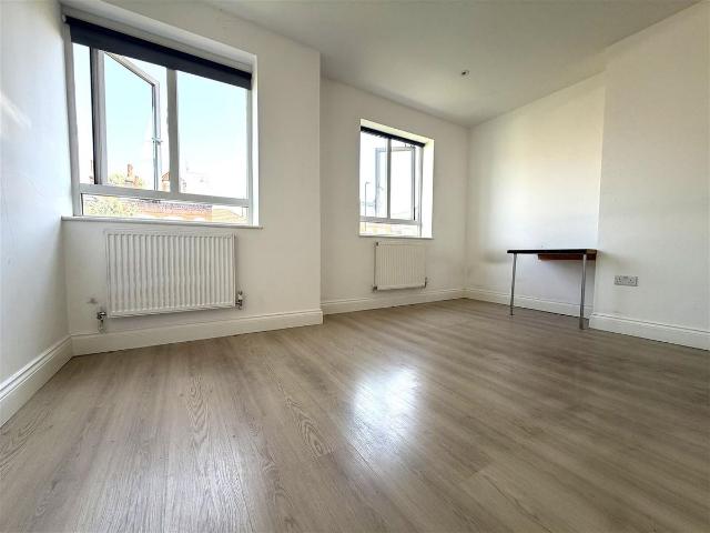 Lordship Lane, London N22, 4 bed flat to rent, £2,650 pcm | PrimeLocation
