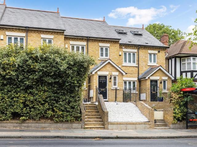 Lordship Lane London SE22 3 bed terraced house to rent £3,250 pcm £750 pw
