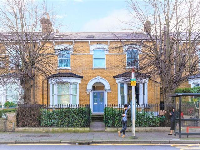 Lordship Park, London N16, 2 bed flat to rent, £2,650 pcm | PrimeLocation