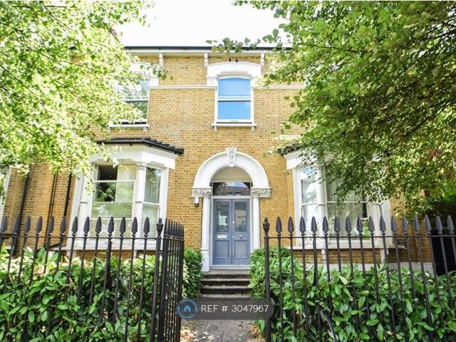 Lordship Park, London N16, 2 bed flat to rent, £2,650 pcm | PrimeLocation