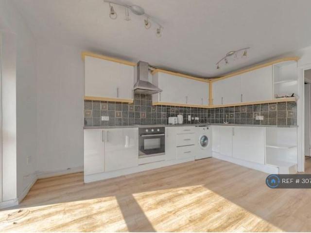 Lordship Road, Northolt, UB5 4 bed terraced house to rent £2,800 pcm £646 pw