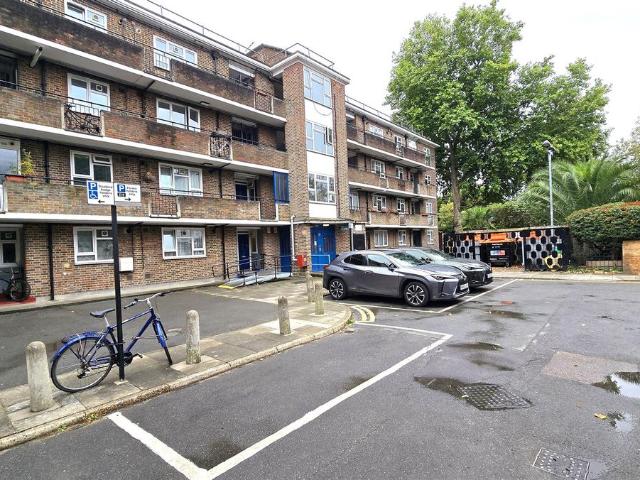 Lordship Road, London N16, 2 bed flat to rent, £2,300 pcm | PrimeLocation