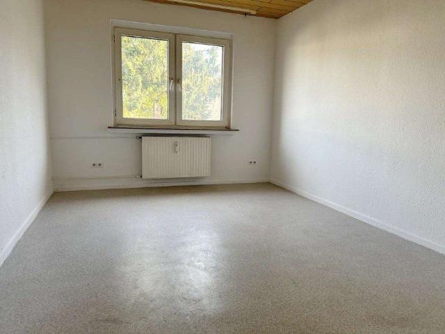 LORENZ Angebot in Höntrop: Großzügige 3,5 R. Etagen Dachgeschoss W. Im 3 Fam. Haus. Mit kl. Garten