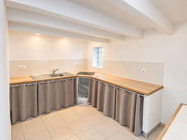 Lorgues Un appartement avec de beaux volumes au coeur du village