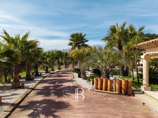 Lorgues – Villa grand luxe avec maison d’amis, piscine et gr. 320m² Lorgues