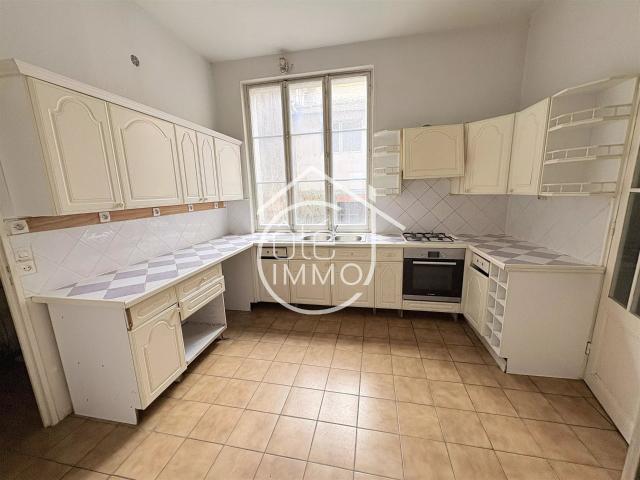 LORMONT: Maison de ville à rénover 5 pièces de 135m² avec c. 135m² Lormont