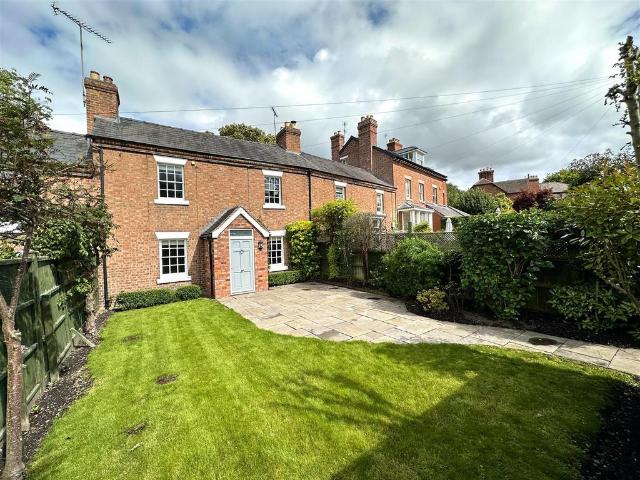 Lorne Terrace, Greyfriars Road. 2 bed terraced house to rent £1,400 pcm £323 pw