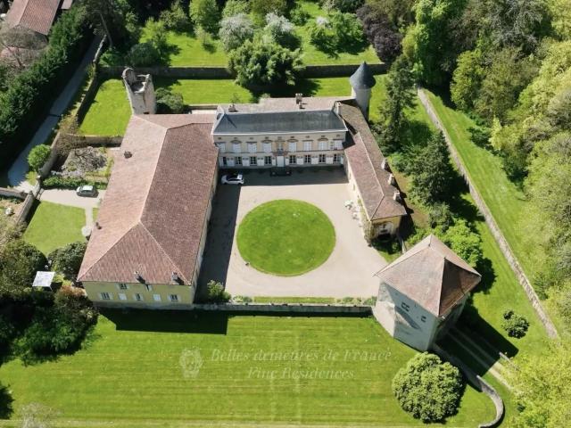 Lorraine, aux portes du Luxembourg, petit château classé & i. 650m² Lorry Mardigny