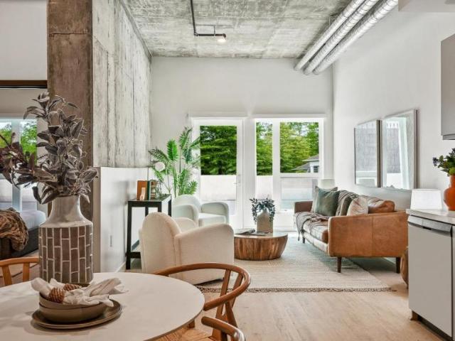 Los Angeles CA 90027 104927904