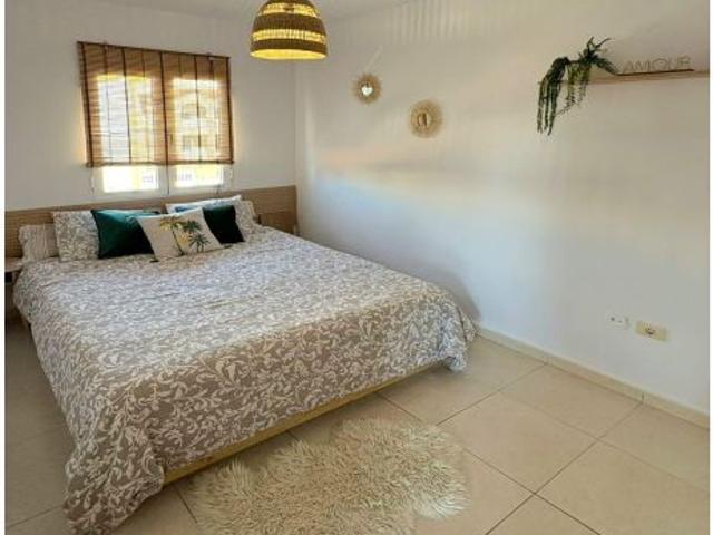 Los Abrigos Piso 3 habitaciones, 1 baño, salon comedor, balcon. entrada 40000 euros hipoteca mes 8