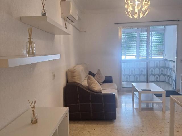 Los Naranjos, piso 3 dormitorios, 1 baño, terraza, mejor ver!