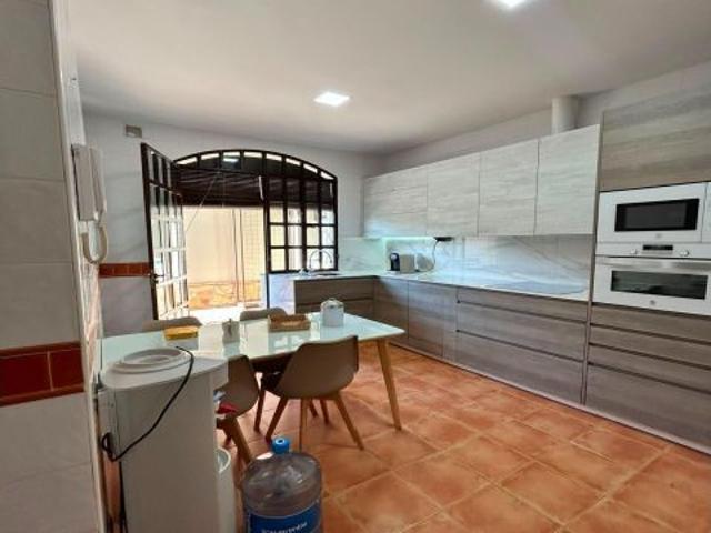 LOS ROSALES, TOCINA SEVILLA | Casa lista para entrar a vivir en una muy buena zona, con 4 dormitor