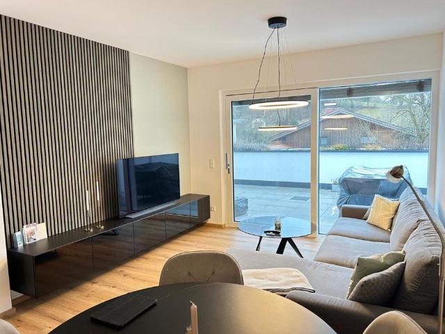 LOSENSTEIN NEUWERTIGE MIETWOHNUNG MIT AUSSICHT UND 30 m² GROSSER SONNENTERRASSE
