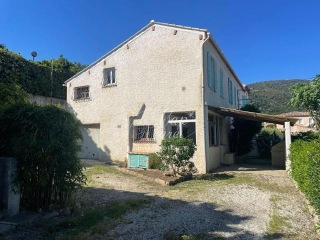 Lot 2 Appartements À Renover Jardin Garage À 500M De La Plag. 113m² Le Lavandou