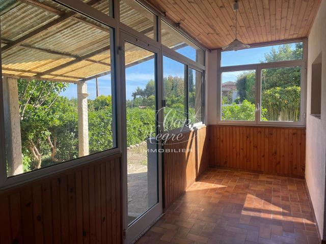 LOT 2 APPARTEMENTS A RENOVER JARDIN GARAGE A 500M DE LA PLAGE
