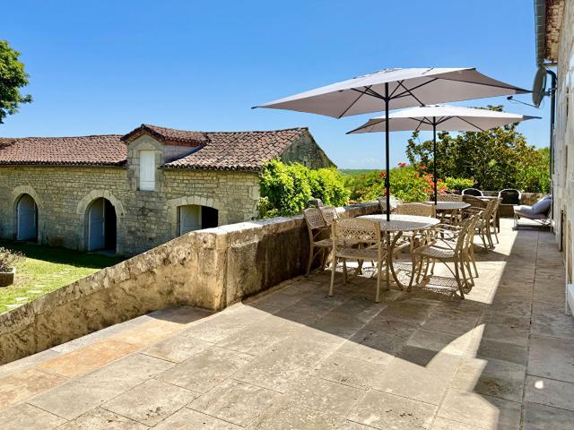 LOT CAHORS Elégante Maison de Maître rénovée avec piscine, dépendances équestres et vues imprenables sur la campagne